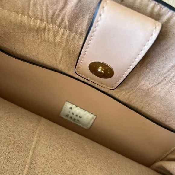 A New Day White Floral Purse - Picture 4 of 5